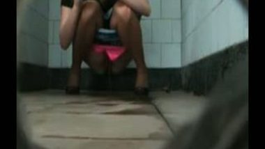 Girlfriend Pissing