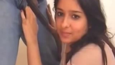 Gorgeous Indian Chick Gets Pleasant Pussy Massage