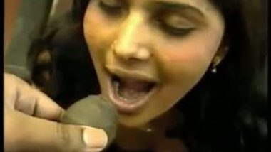 Desi girl blowjob and free porn sex with a stranger