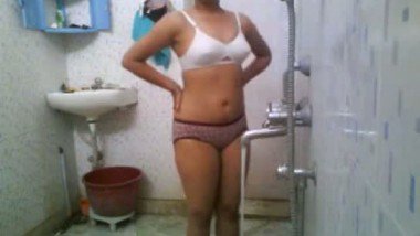 Young Indian teen showering free porn video