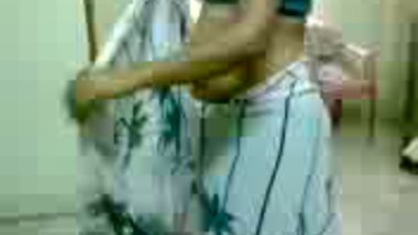 Shy Srividya exposing her assets in free porn tube