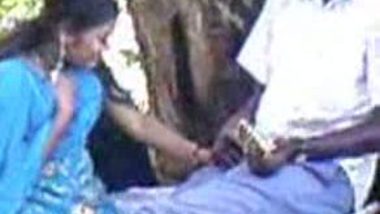sucking in public park