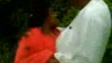 Fsiblog – Desi chachi with hubby’s friend in park MMS