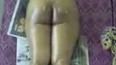 Fsiblog – Desi huge gaand bhabi oil massage2