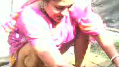 Aunty Cleaning Pussy
