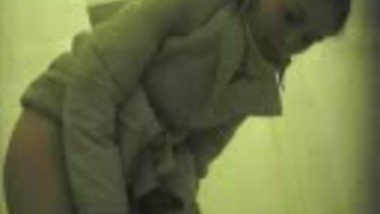 pissing