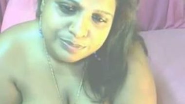 Busty amateur figure Pushpa on cam