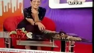 Pakistani pathan girl Mahera hot cleavage show during TV show!