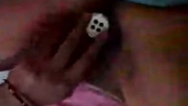 Peeing from button hole by desi Chhattisgarh girl