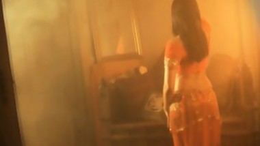 Sexy Indian Babe Gets Naked For The Camera