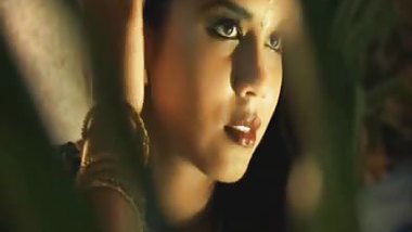Exotic Bollywood hottie From India