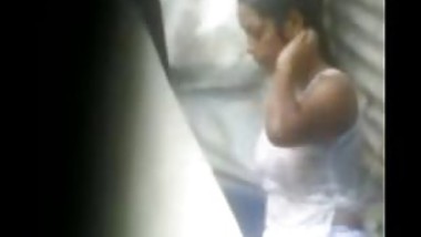 Desi woman topless bathing hot hidden sex tape