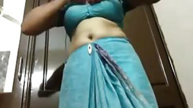 kinky Indian lady shows off her nicely shaped boobies