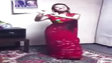 Dance in Saree - NON NUDE