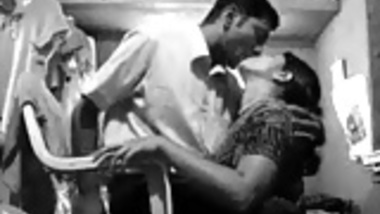 Desi bhabhi fucking with young guy
