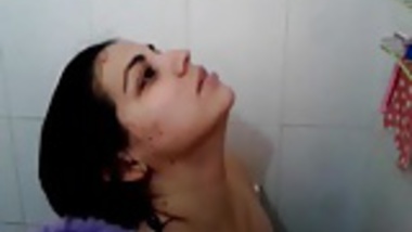 Hot Indian Babe In Selfmade Shower Nude