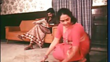 Mallu Maid Cleavage Show