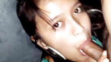 Desi girl sucking cock