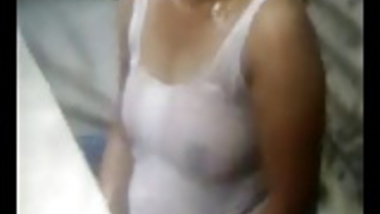 Desi girl topless bathing hot hidden video
