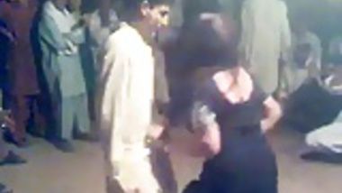 Sexy paki mujra with cock