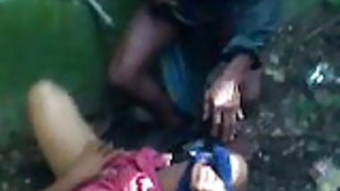 Quick fuck of a bangladesi whore by 2 guys