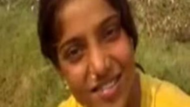 Desi village girl outdoor sex with lover