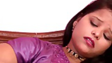 Hot Busty N.Indian Aunty's HUGE Boobs Nipple Slip