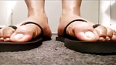 FF24 Nisha In Her Flip Flops