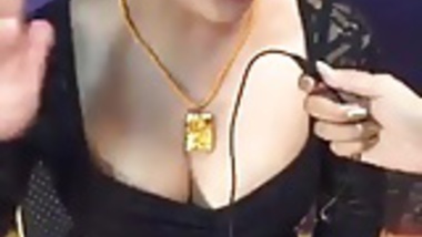 Kamalini mukherjee deep cleavage show intentionally
