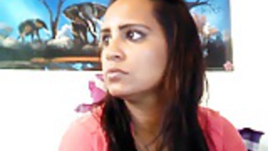 Desi Horny Aunty smoking n showing everythng