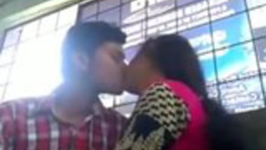 22 college lovers boob pressing and smooch kissing selfie