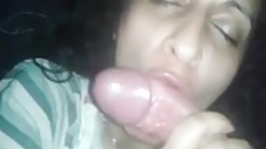 Desi muslim Ammi Blowjob Bete ne Lund Chusvaya