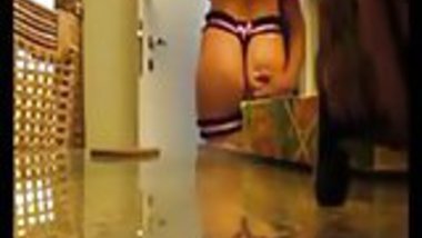 22 indian delivery boy pressing curvy ass