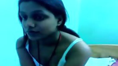 Extremely hot bhabi strips and shows her assets
