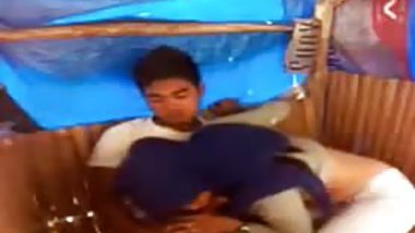 Indian scandal tape of a woman giving oral sex