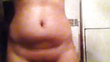 Indian - Teen shows her shaven pussy