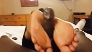 Indian Girl gives BBC foot job