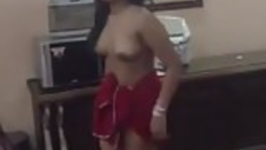 Hot Indian college girls dancing