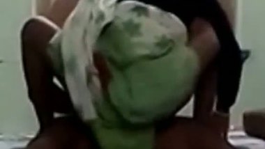 Sexy desi aunty Dipti’s hot MMS scandals