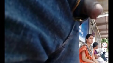 Dare Dick flash in bus stop