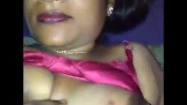 Hot sex video of a desi aunty with some extra plump
