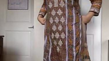 desi girl Stripping her Salwar Kameez to Nude and Teasing us