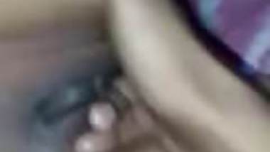 My wife moans and squirt