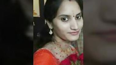 Desi hot girl loud mounig