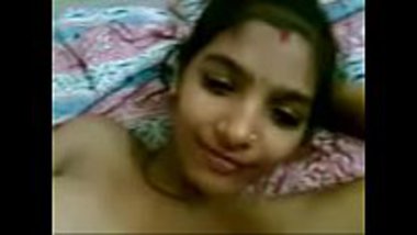 Sexy Bengali wife exposes her nude body to hubby’s friend