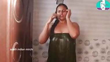AUNTY BATH HOT