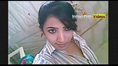 Punjabi girl dances and exposes her hot tits