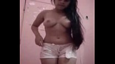 Desi girl showing her big boobs and sexy gand
