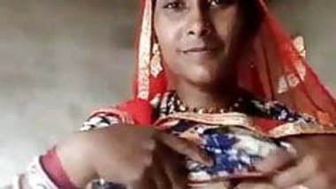 Village Bhabhi showning her pussy and ass to bf..