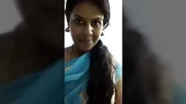 Tamil married girl showing her boobs with audio